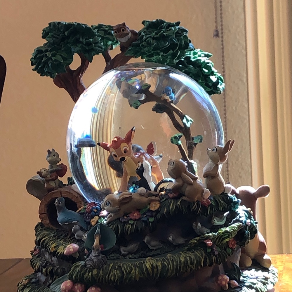 Disney’s Little April Showers Music Snow Globe - Picture 1 of 2